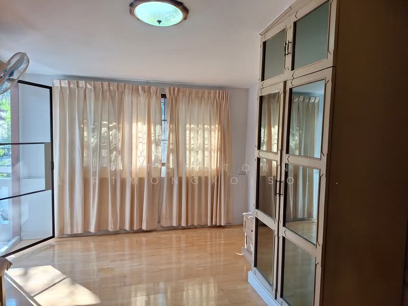 HouHouse for rent, 2 floors, 6 bedrooms, Soi Sukhumvit 71 (Soi Pridi Banomyong 42), Bangkok, สุขุมวิท, Khlong Tan Nua, Watthana, Bangkok, 6 Bedrooms, 300 sqm, Single Detached House For Rent, by Patchatorn Lertmongkolsomchok, 11824086 - DDproperty.com