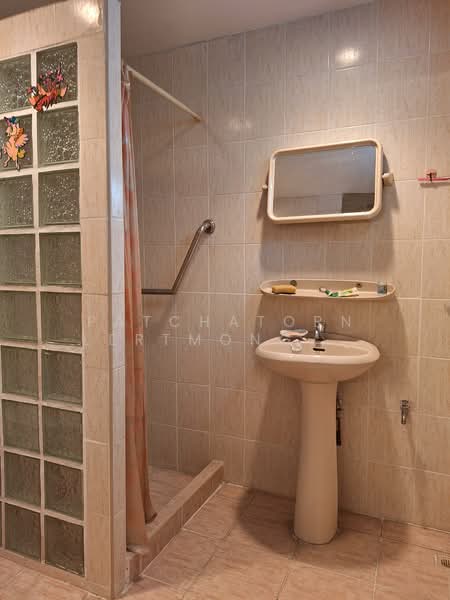 HouHouse for rent, 2 floors, 6 bedrooms, Soi Sukhumvit 71 (Soi Pridi Banomyong 42), Bangkok, สุขุมวิท, Khlong Tan Nua, Watthana, Bangkok, 6 Bedrooms, 300 sqm, Single Detached House For Rent, by Patchatorn Lertmongkolsomchok, 11824086 - DDproperty.com