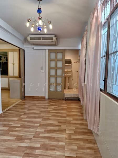HouHouse for rent, 2 floors, 6 bedrooms, Soi Sukhumvit 71 (Soi Pridi Banomyong 42), Bangkok, สุขุมวิท, Khlong Tan Nua, Watthana, Bangkok, 6 Bedrooms, 300 sqm, Single Detached House For Rent, by Patchatorn Lertmongkolsomchok, 11824086 - DDproperty.com