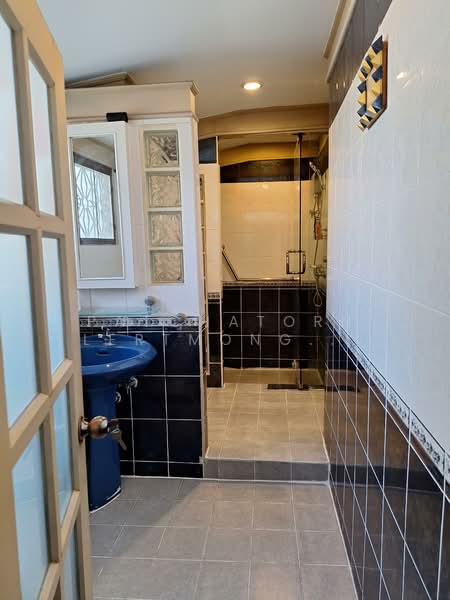 HouHouse for rent, 2 floors, 6 bedrooms, Soi Sukhumvit 71 (Soi Pridi Banomyong 42), Bangkok, สุขุมวิท, Khlong Tan Nua, Watthana, Bangkok, 6 Bedrooms, 300 sqm, Single Detached House For Rent, by Patchatorn Lertmongkolsomchok, 11824086 - DDproperty.com