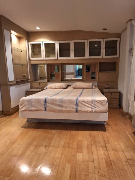 HouHouse for rent, 2 floors, 6 bedrooms, Soi Sukhumvit 71 (Soi Pridi Banomyong 42), Bangkok, สุขุมวิท, Khlong Tan Nua, Watthana, Bangkok, 6 Bedrooms, 300 sqm, Single Detached House For Rent, by Patchatorn Lertmongkolsomchok, 11824086 - DDproperty.com