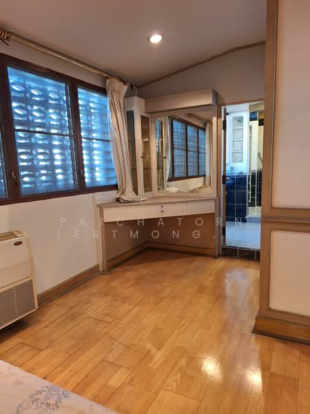 HouHouse for rent, 2 floors, 6 bedrooms, Soi Sukhumvit 71 (Soi Pridi Banomyong 42), Bangkok, สุขุมวิท, Khlong Tan Nua, Watthana, Bangkok, 6 Bedrooms, 300 sqm, Single Detached House For Rent, by Patchatorn Lertmongkolsomchok, 11824086 - DDproperty.com