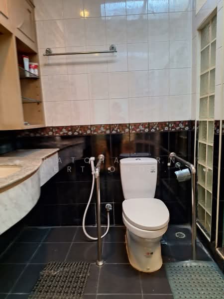 HouHouse for rent, 2 floors, 6 bedrooms, Soi Sukhumvit 71 (Soi Pridi Banomyong 42), Bangkok, สุขุมวิท, Khlong Tan Nua, Watthana, Bangkok, 6 Bedrooms, 300 sqm, Single Detached House For Rent, by Patchatorn Lertmongkolsomchok, 11824086 - DDproperty.com