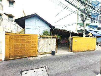 ขาย - ที่ดินพร้อมบ้านเนื้อที่ 93 ตารางวา ซ.ตากสิน 18 เขตธนบุรี, กรุงเทพ