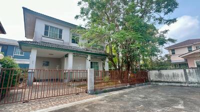 ขาย - Parichart Suwinthawong : ปาริชาต สุวินทวงศ์, กรุงเทพ