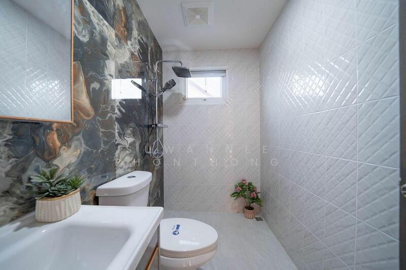 For sale! A detached house with private swimming pool, Chon Buri (Pattaya), Nong Pru, Bang Lamung (Pattaya), Chon Buri (Pattaya), 5 Bedrooms, 315 sqm, Single Detached House For Sale, by Suwannee Phonthong, 11829540 - DDproperty.com