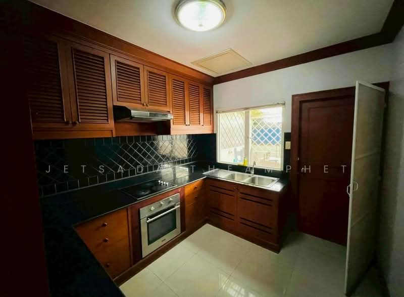 Baan Klang Krung Thonglor : บ้านกลางกรุงทองหล่อ, กรุงเทพ, 55 ซอยสุขุมวิท 55, คลองตันเหนือ, วัฒนา, กรุงเทพ, 400 ตร.ม., ทาวน์เฮ้าส์ ให้เช่า, โดย Jetsada Theamphet, 11829802 - DDproperty.com