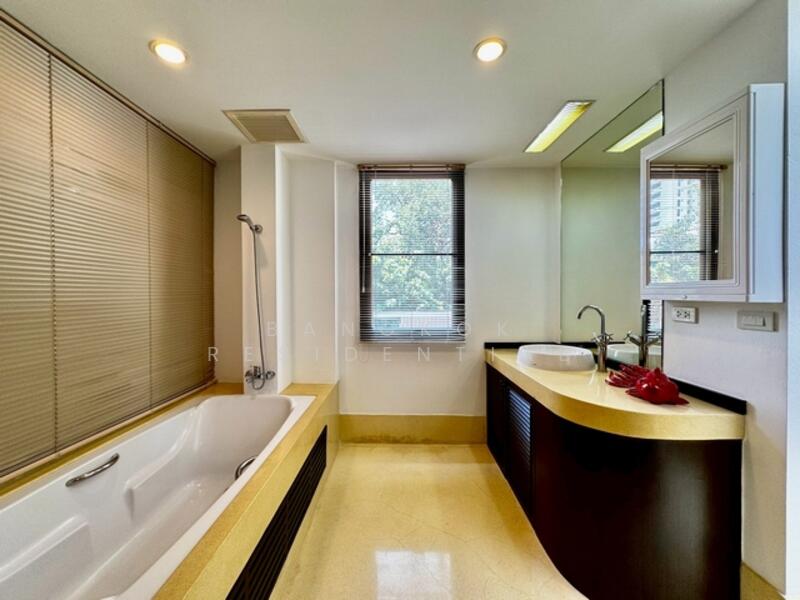 House in Compound, Bangkok, Sukhumvit 41, Khlong Tan Nua, Watthana, Bangkok, 3 Bedrooms, 330 sqm, Single Detached House For Rent, by Bangkok Residential, 11829942 - DDproperty.com