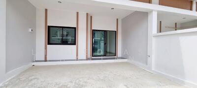 ขาย - บ้านทาวน์โฮม 2 ห้องนอน ในซอยทุ่งกลม-ตาลหมัน พัทยา, ชลบุรี
