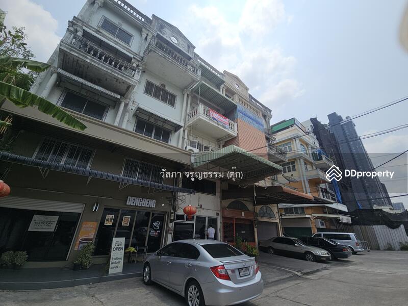 For Sale - For Sale: Prime 3.5-Story Townhouse on Ratchadapisek Road, Land Size 22.6 sq.w.7.49 MB, Bangkok