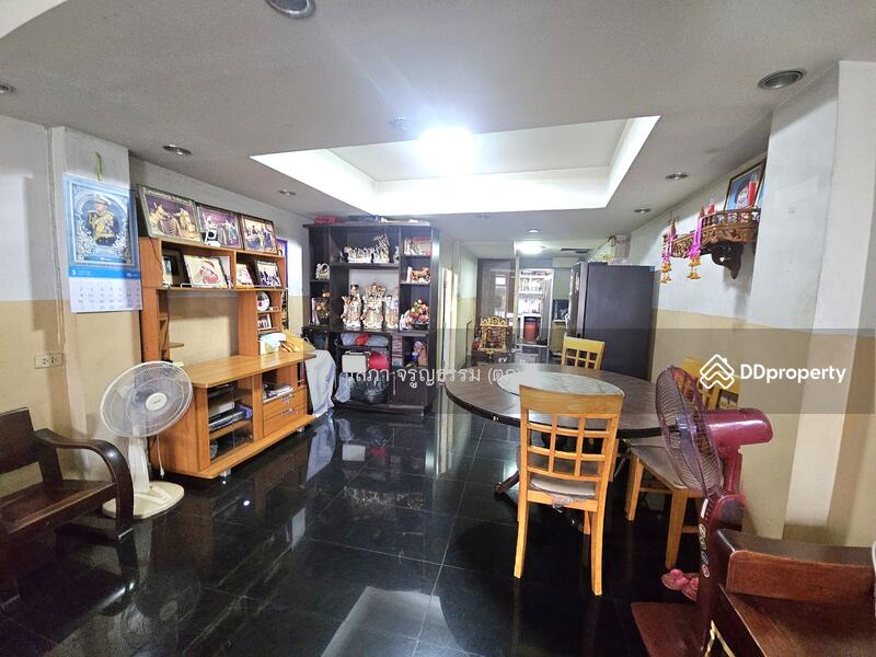 For Sale - For Sale: Prime 3.5-Story Townhouse on Ratchadapisek Road, Land Size 22.6 sq.w.7.49 MB, Bangkok