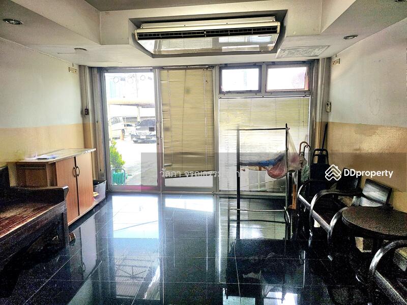 For Sale - For Sale: Prime 3.5-Story Townhouse on Ratchadapisek Road, Land Size 22.6 sq.w.7.49 MB, Bangkok