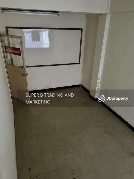 For Rent - Commercial building for rent, 2 booths, 35 sq.w., next to the Ratchayothin BTS, Bangkok