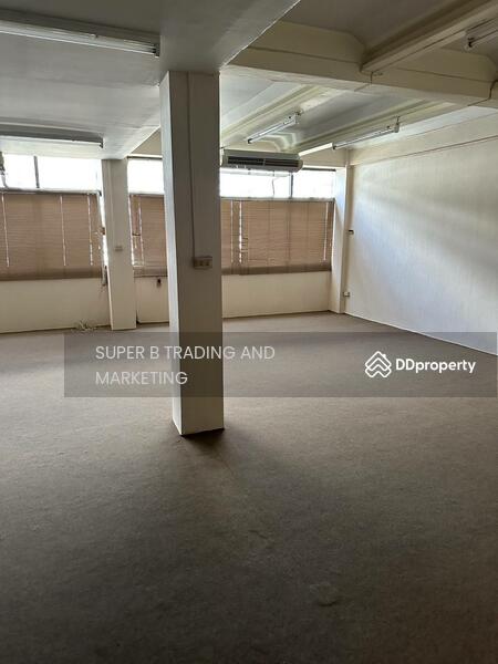 For Rent - Commercial building for rent, 2 booths, 35 sq.w., next to the Ratchayothin BTS, Bangkok