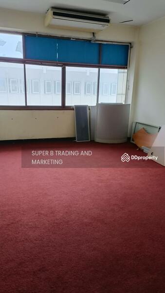 For Rent - Commercial building for rent, 2 booths, 35 sq.w., next to the Ratchayothin BTS, Bangkok
