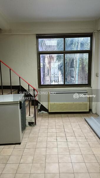 For Rent - Commercial building for rent, 2 booths, 35 sq.w., next to the Ratchayothin BTS, Bangkok