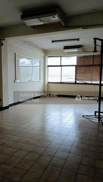 For Rent - Commercial building for rent, 2 booths, 35 sq.w., next to the Ratchayothin BTS, Bangkok
