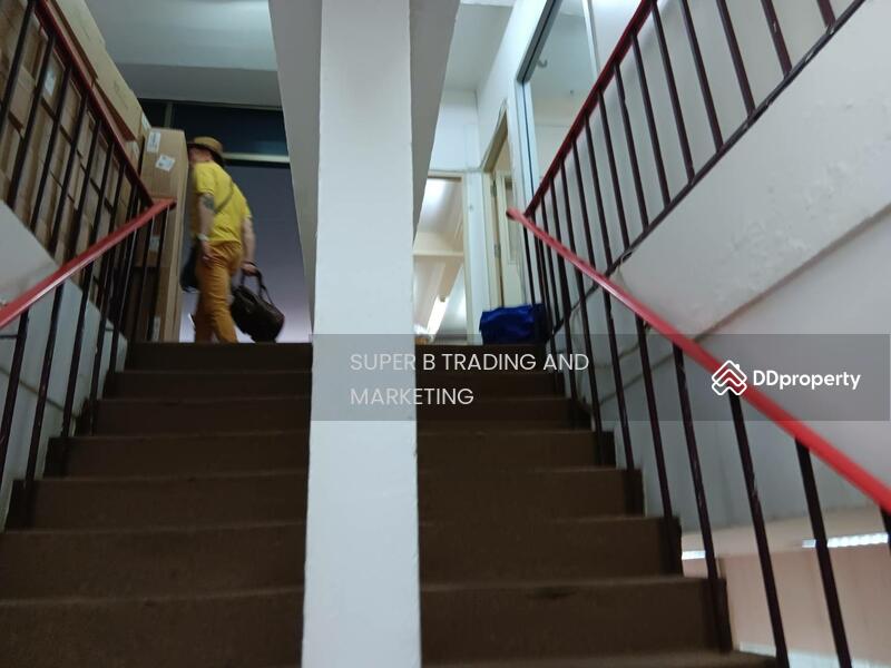 For Rent - Commercial building for rent, 2 booths, 35 sq.w., next to the Ratchayothin BTS, Bangkok