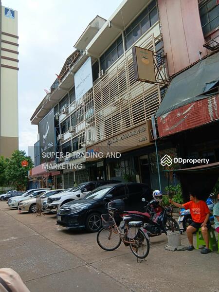 For Rent - Commercial building for rent, 2 booths, 35 sq.w., next to the Ratchayothin BTS, Bangkok