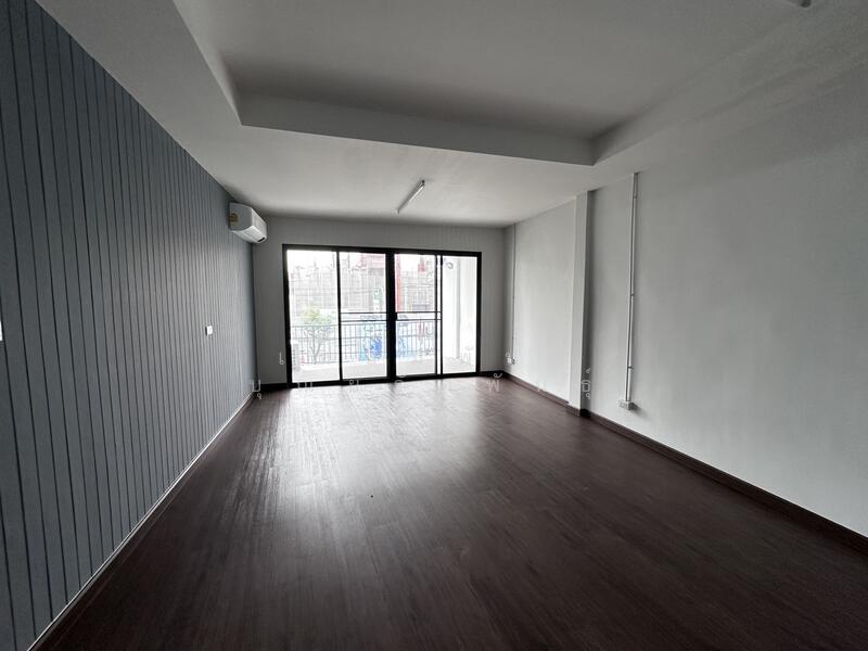 For Rent - ให้เช่าอาคารพาณิชย์/ตึกแถว 2 คูหา 3 ชั้น, Bangkok