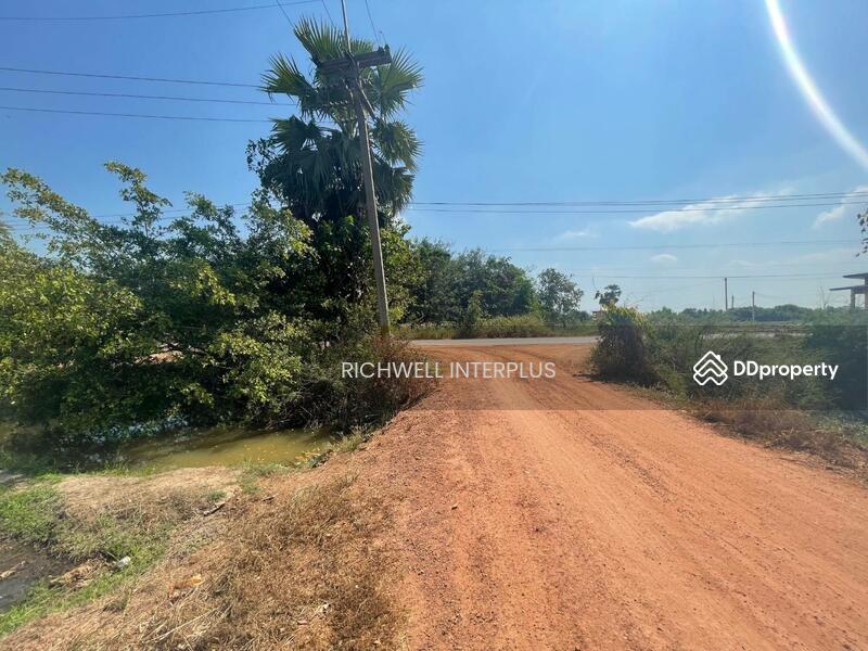 For Sale - Land for sale in Samet Nuea, 8 rai, on 2 sides of the road, next to a canal,, Chachoengsao