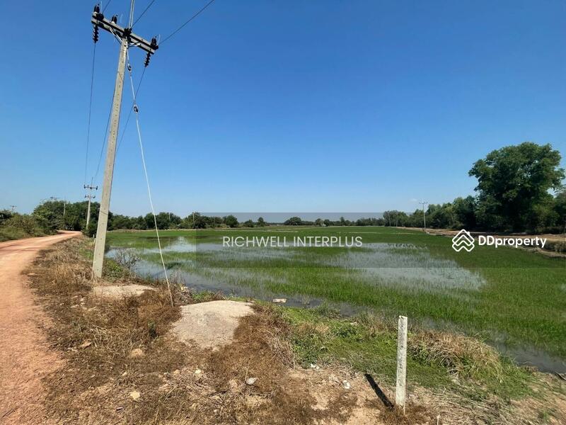 For Sale - Land for sale in Samet Nuea, 8 rai, on 2 sides of the road, next to a canal,, Chachoengsao