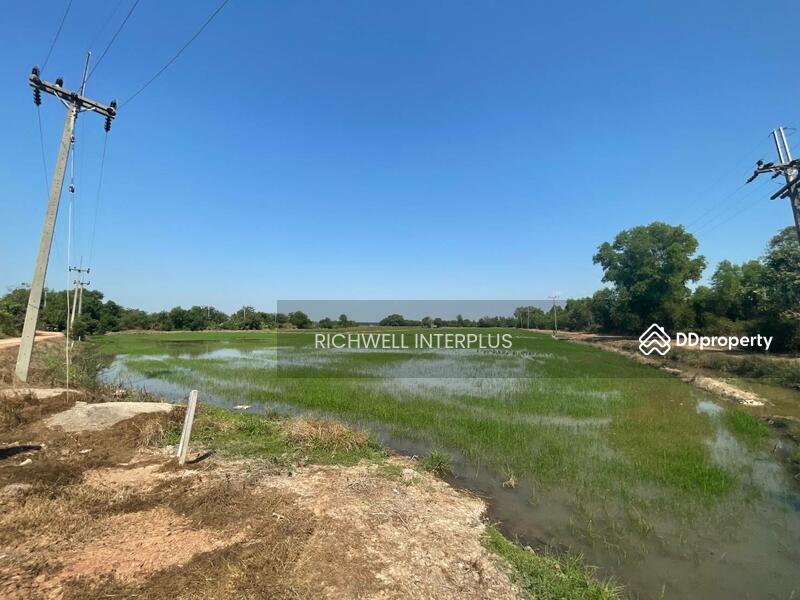 For Sale - Land for sale in Samet Nuea, 8 rai, on 2 sides of the road, next to a canal,, Chachoengsao