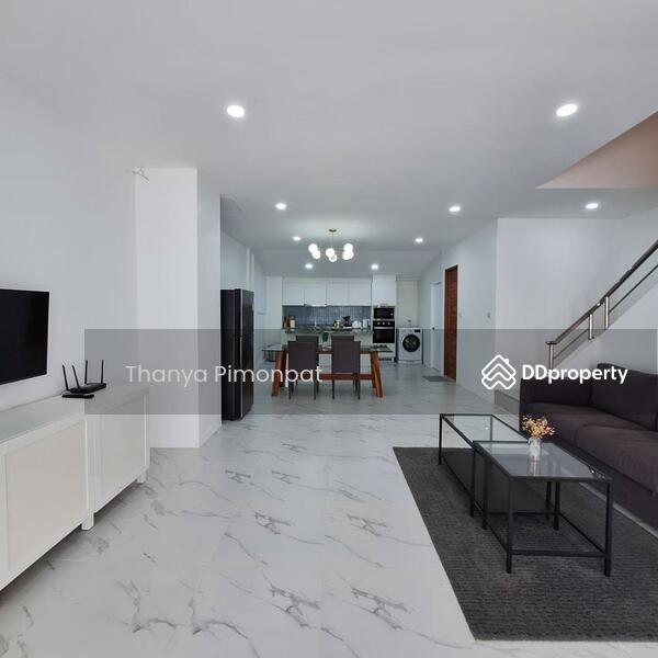 ขาย - Fully Renovated 3 Bedrooms Townhouse, สุราษฎร์ธานี