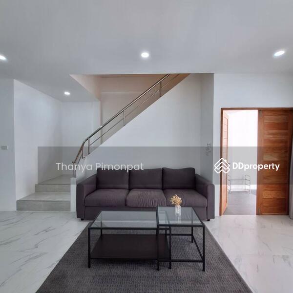 ขาย - Fully Renovated 3 Bedrooms Townhouse, สุราษฎร์ธานี