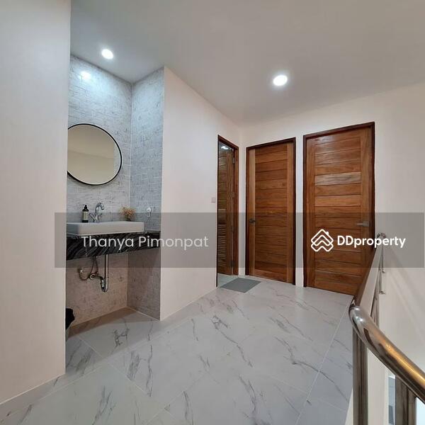 ขาย - Fully Renovated 3 Bedrooms Townhouse, สุราษฎร์ธานี