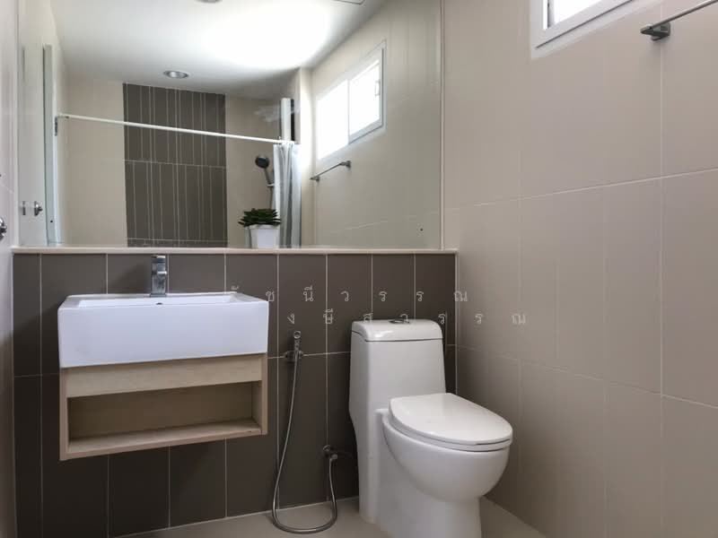 Baan Klang Muang Rama 9 (Motorway), Bangkok, New Bangkok-Chonburi Road, Suan Luang, Suan Luang, Bangkok, 3 Bedrooms, 180 sqm, Townhouse For Rent, by Ratchaneewan Maneerangsrisuwan, 11835060 - DDproperty.com