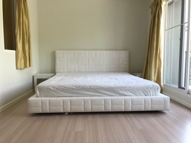 Baan Klang Muang Rama 9 (Motorway), Bangkok, New Bangkok-Chonburi Road, Suan Luang, Suan Luang, Bangkok, 3 Bedrooms, 180 sqm, Townhouse For Rent, by Ratchaneewan Maneerangsrisuwan, 11835060 - DDproperty.com