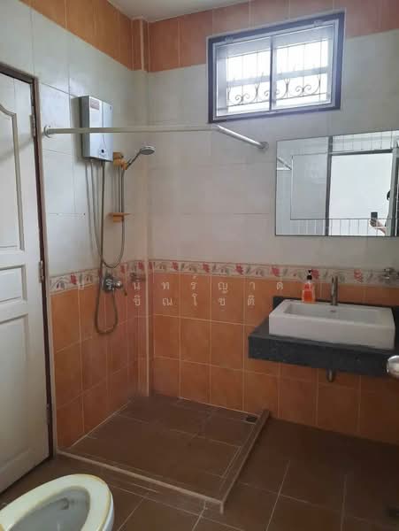 Single house Huai Khwang, Bangkok, Samsen Nok, Huai Khwang, Bangkok, 3 Bedrooms, 308 sqm, Single Detached House For Rent, by ปรินทร์ญาดา ชิณโชติ, 11835369 - DDproperty.com