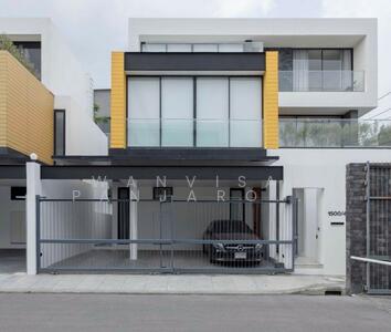 ขาย - ขายบ้านโยธินพัฒนา 11 ใกล้ทางด่วนรามอินทรา เนื้อที่ 50 ตร.ว. 4 ห้องนอน 5 ห้องน้ำ หลังมุม, กรุงเทพ