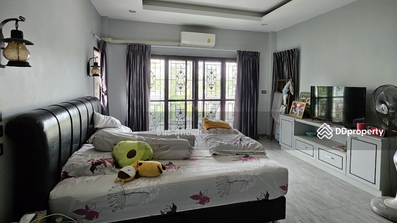 ห้องนอน1 Master bed room เป็นห้องนอนใหญ่สุด มีห้องแต่งตัว เฟอร์นิเจอร์บิวท์ ห้องทำงาน ห้องน้ำ แอร์
