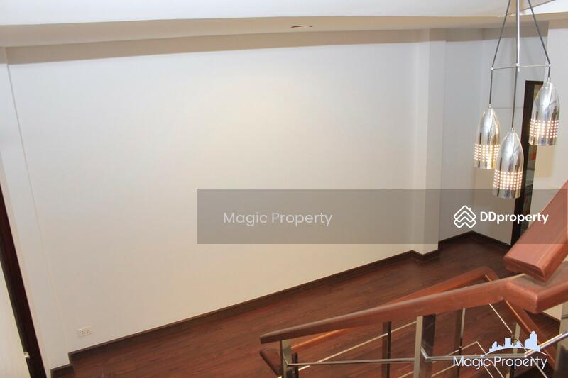 ให้เช่า - Townhouse in Soi AreeSamphan 7, กรุงเทพ