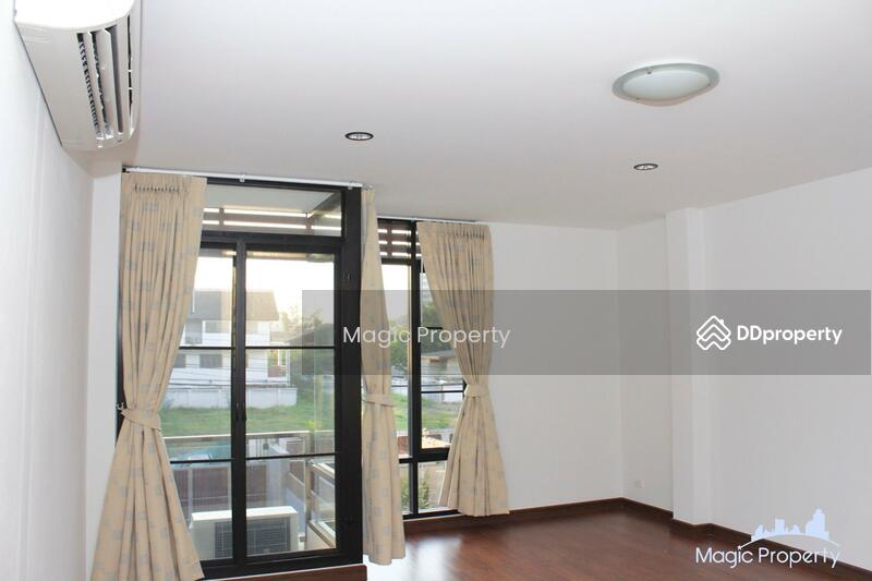 ให้เช่า - Townhouse in Soi AreeSamphan 7, กรุงเทพ