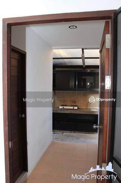 ให้เช่า - Townhouse in Soi AreeSamphan 7, กรุงเทพ