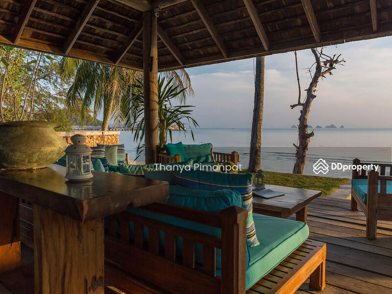For Sale - 6 Bedrooms Beach Front Villa for Sale at Lipa Noi, Surat Thani