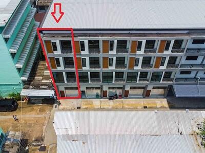 ขาย - ายตึกแถว 4 ชั้น 18 ตรว. หลังมุม ในซอย จรัญสนิทวงศ์ 49 ทำเลดี ใกล้แยกปิ่นเกล้า และสะพานพระราม 8, กรุงเทพ