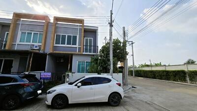 ขาย - หลังมุม! ซอยแรกของโครงการ! ขาย ทาวน์โฮม หมู่บ้าน เอสเกต2 บางบัวทอง กาญจนาภิเษก 26.7 ตร.ว. ทำเลดี, นนทบุรี