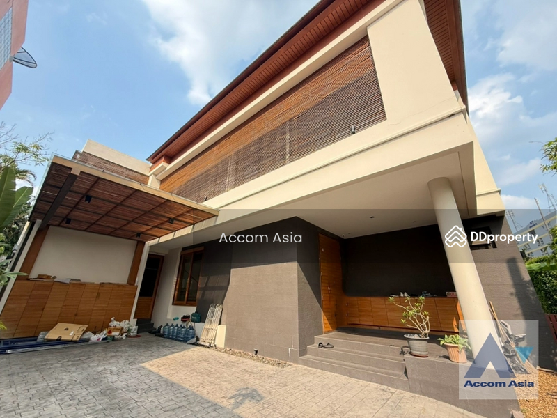 For Sale - Private Swimming Pool 5 Bedrooms House for Sale and Rent in Sukhumvit, Bangkok near, Bangkok