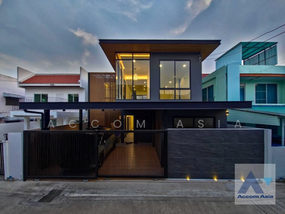 ขาย - Newly renovated, Private Swimming Pool 3 Bedrooms House for Sale in Sukhumvit,, กรุงเทพ