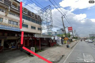 ขาย - ขายถูกอาคารพาณิชย์ 4.5 ชั้น 3 คูหา ห้องมุม ติดถนนร่มเกล้า, กรุงเทพ