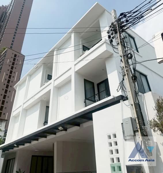 Newly renovated 5 Bedrooms House for Rent in Sukhumvit, Bangkok near BTS Thong Lo, Bangkok, Khlong Toei, Bangkok, 5 Bedrooms, 240 sqm, Single Detached House For Rent, by Accom Asia, 11841532 - DDproperty.com
