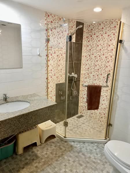 Omni Tower Sukhumvit Nana, Bangkok, 69 Sukhumvit 4 Alley, Khlong Toei, Khlong Toei, Bangkok, 3 Bedrooms, 105 sqm, Condo For Rent, by Wanida Dechametarkul, 11841912 - DDproperty.com