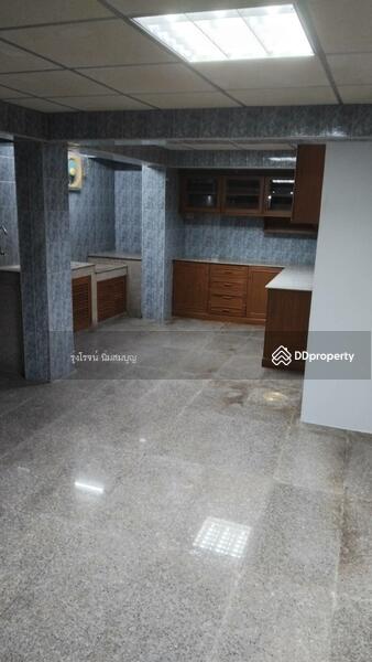 For Rent - For rent: 2 commercial buildings on Chalermnimit 3 Road, opposite CJ MORE, CJ Supermarket., Bangkok
