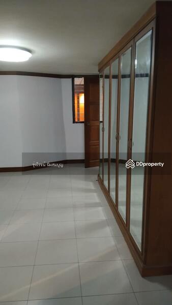 For Rent - For rent: 2 commercial buildings on Chalermnimit 3 Road, opposite CJ MORE, CJ Supermarket., Bangkok