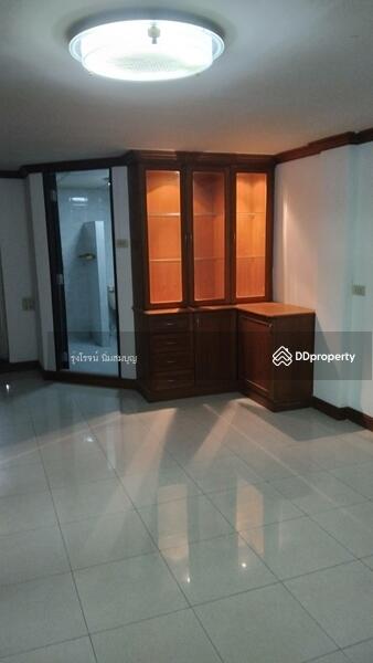 For Rent - For rent: 2 commercial buildings on Chalermnimit 3 Road, opposite CJ MORE, CJ Supermarket., Bangkok