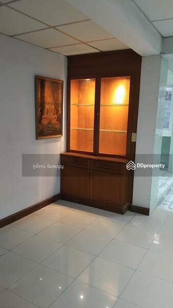 For Rent - For rent: 2 commercial buildings on Chalermnimit 3 Road, opposite CJ MORE, CJ Supermarket., Bangkok